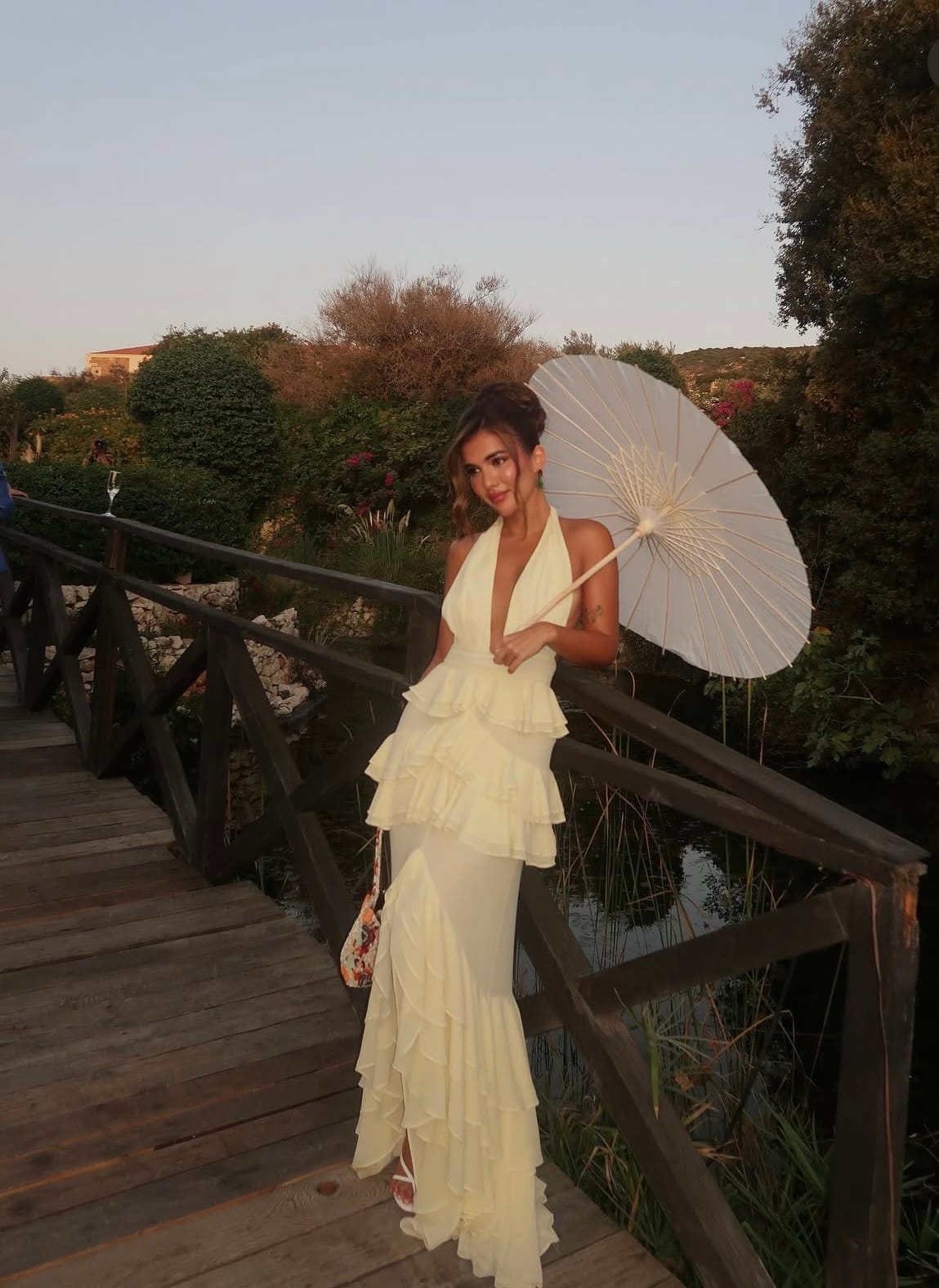 A Vision in Pale Yellow: Huwaida Samman’s Flowing Elegance